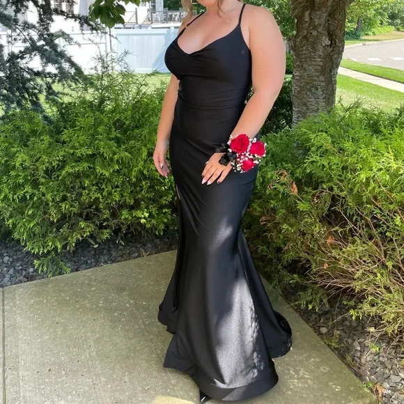 La Femme’s Prom Dress- used only once • EUC (Excellent Used Condition) Size 10 - Picture 7 of 10